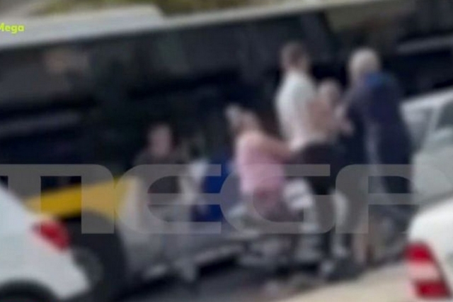 Αιγάλεω: Άγριο ξύλο μεταξύ οδηγών – “Ήθελαν να πατήσουν τον σύζυγό μου”