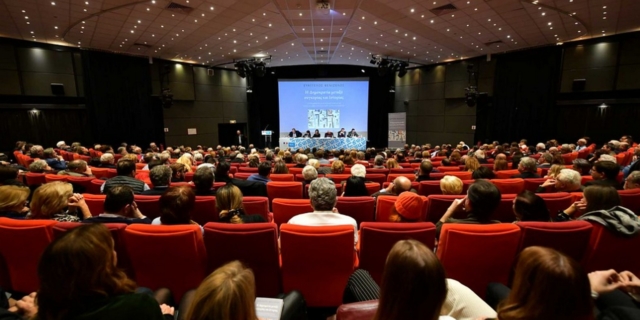 “Η καμπύλη της Μεταπολίτευσης”: Η γενιά Ζ είναι μια πολιτικοποιημένη αλλά όχι κομματικοποιημενη γενιά