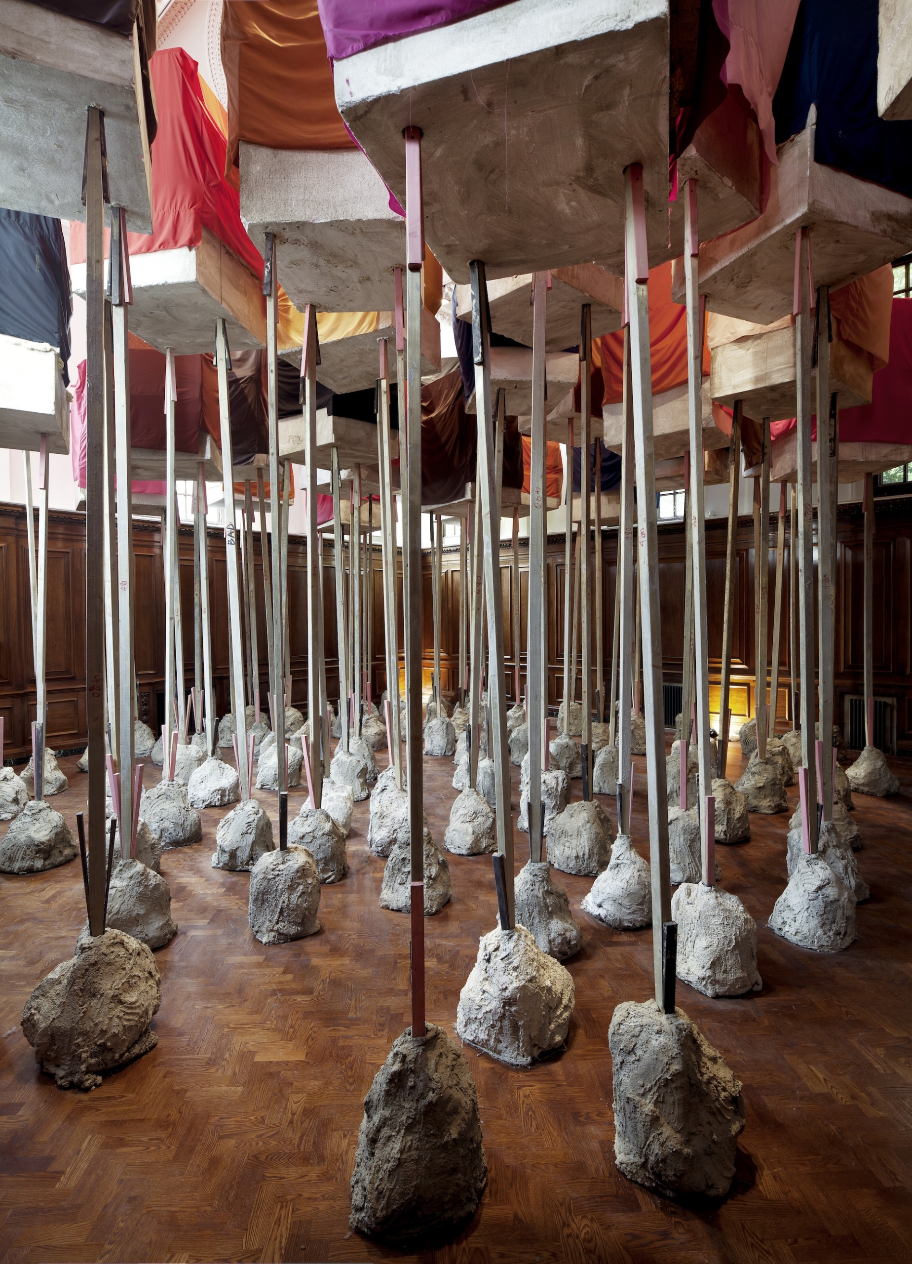 Phyllida Barlow RIG: untitled; blocks (λεπτομέρεια) 2011 Πολυστυρένιο, ύφασμα, ξύλο, τσιμέντο Συνολικές διαστάσεις: 720 × 1190 × 1040 εκ. © Phyllida Barlow Estate Courtesy the Phyllida Barlow Estate and Hauser Wirth Συλλογή Δ.Δασκαλόπουλου Φωτογραφία: Peter Mallet