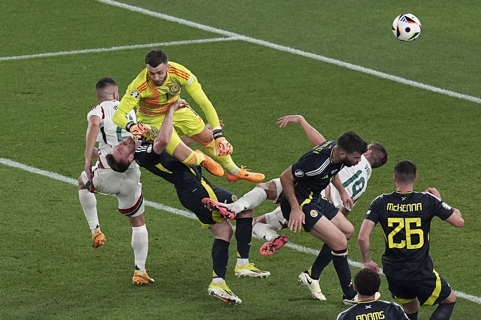 Η στιγμή του τραυματισμού του Βάργκα στο Σκωτία - Ουγγαρία