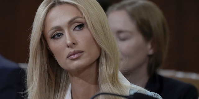 Συγκλονίζει η Paris Hilton για την κακοποίηση που υπέστη ως έφηβη
