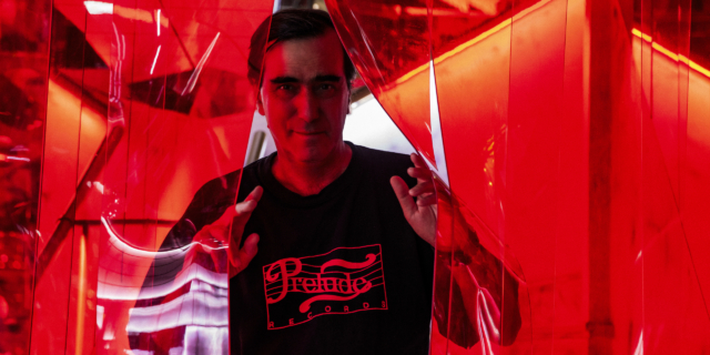 «Παίζει Νίκολα Λαβάκα»: Η ιστορία του πρώτου DJ που έγινε σταρ στην Αθήνα