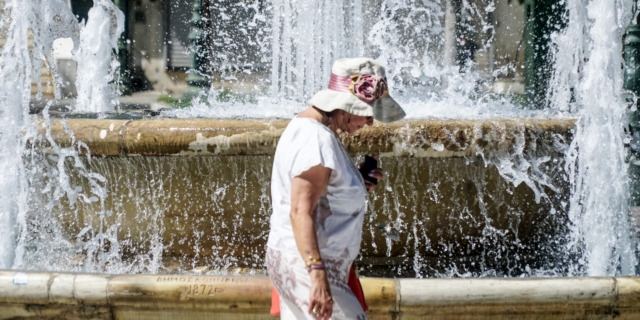 Ζεστός καιρός με υψηλές θερμοκρασίες