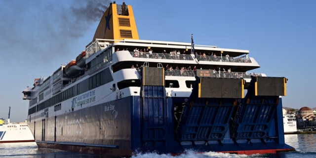 Πλοίο ακτοπλοϊκής εταιρείας