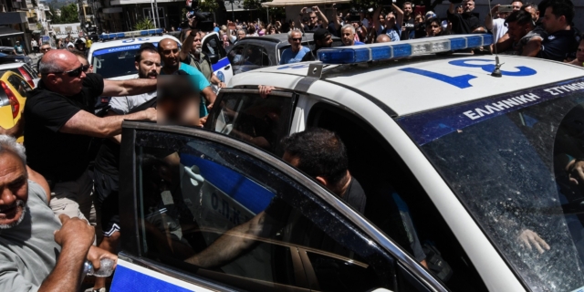 Δολοφονία 11χρονης: Επεισόδια κατά τη μεταγωγή του δράστη στον εισαγγελέα