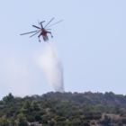 Φωτιά στα Μέθανα – Μήνυμα του 112 για ετοιμότητα των κατοίκων