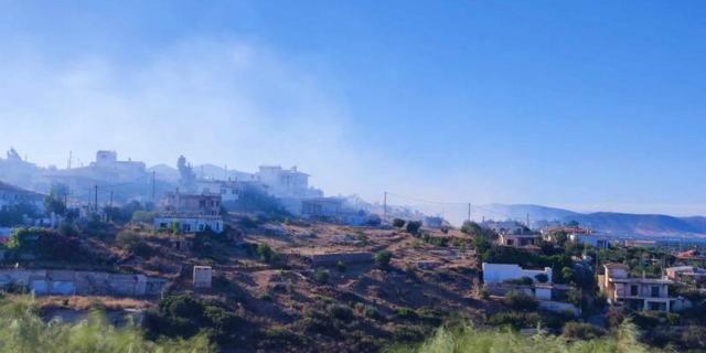 Βελτιωμένη η εικόνα από τη φωτιά στη Νέα Μάκρη – Μήνυμα του 112 στην Αττική
