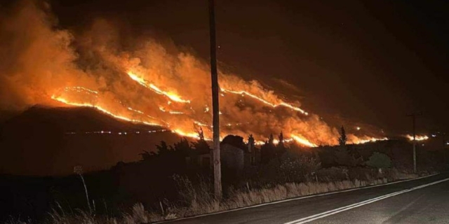 Ρέθυμνο: Μεγάλη φωτιά στον Άγιο Βασίλειο – Ολονύχτια μάχη των πυροσβεστών