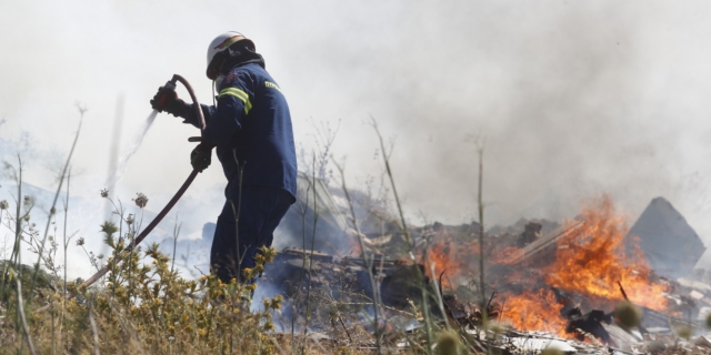 Πυρκαγιά στην λεωφόρο Βάρης - Κορωπίου