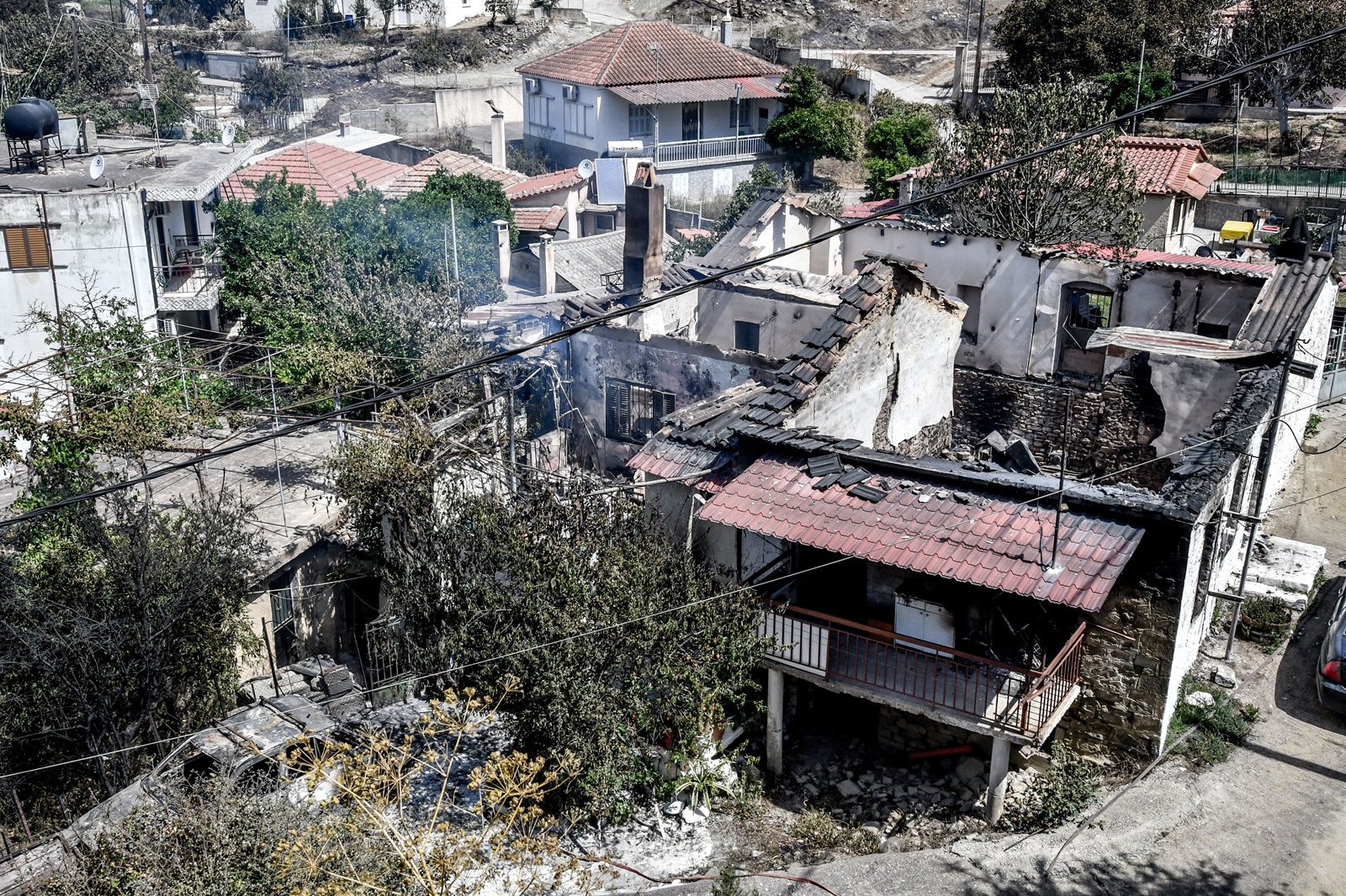 Καταστροφές από την πυρκαγιά στο χωριό Κάλφας Αχαΐας