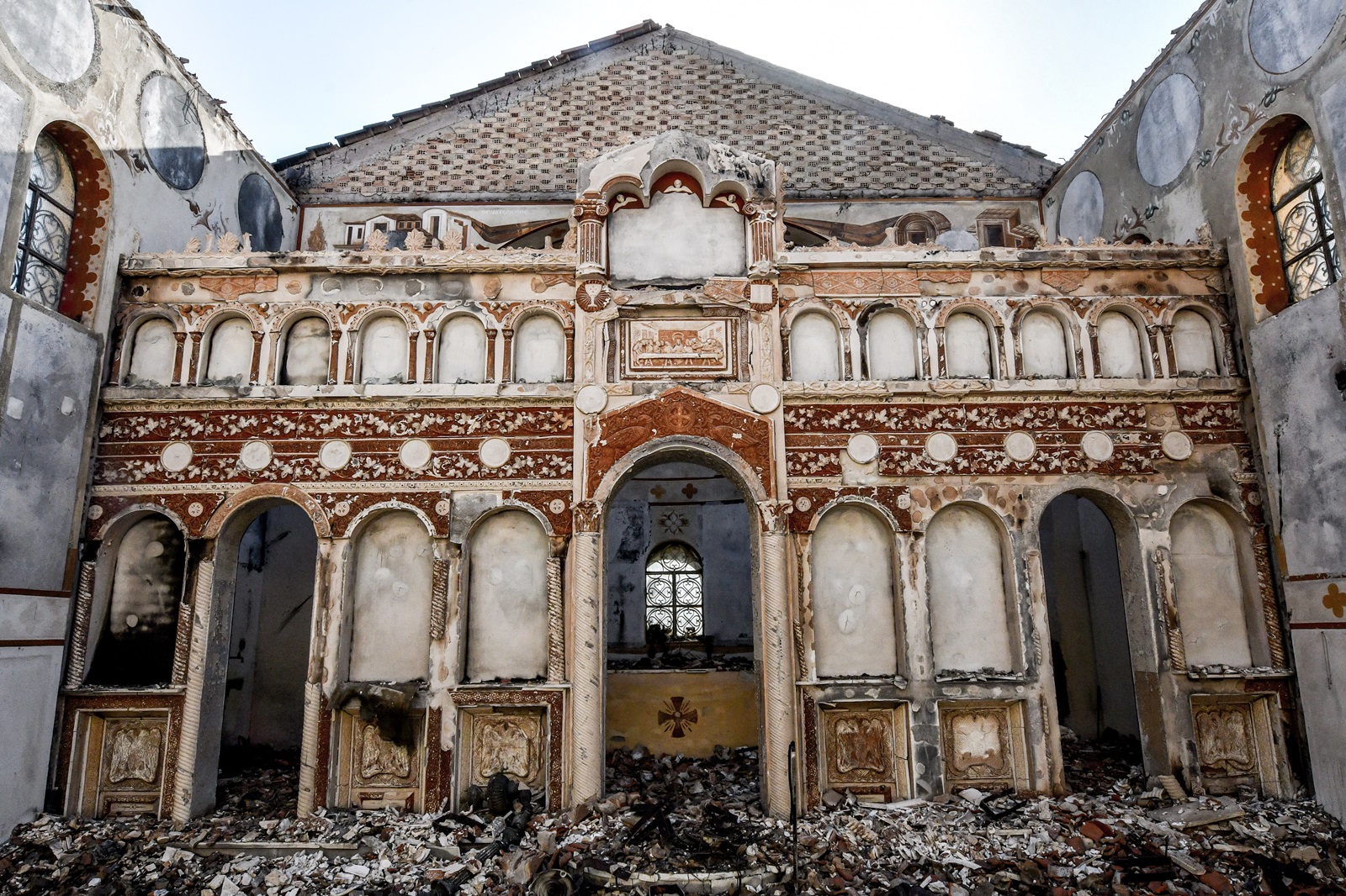 Καταστράφηκε ολοκληρωτικά ο Iερός Nαός Kοιμήσεως της Θεοτόκου στην Απιδούλα από την μεγάλη φωτιά που πέρασε από την Αχαΐα στην Πηνεία. 