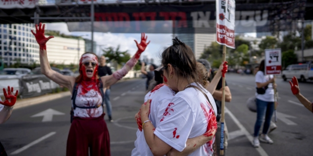 Ισραήλ: Η αντιπολίτευση πιέζει τον Νετανιάχου να δεχθεί την εκεχειρία στη Γάζα