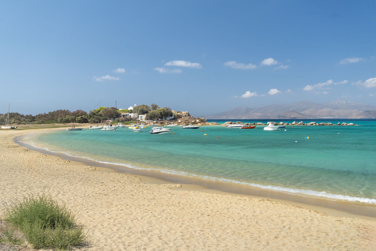 Η παραλία Αγία Άννα στη Νάξο