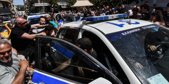 Η μεταγωγή του δολοφόνου της 11χρονης στον εισαγγελέα