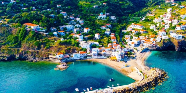 Καραβόσταμο, ένα από τα μεγαλύτερα και σύγχρονα χωριά όλης της Ικαρίας
