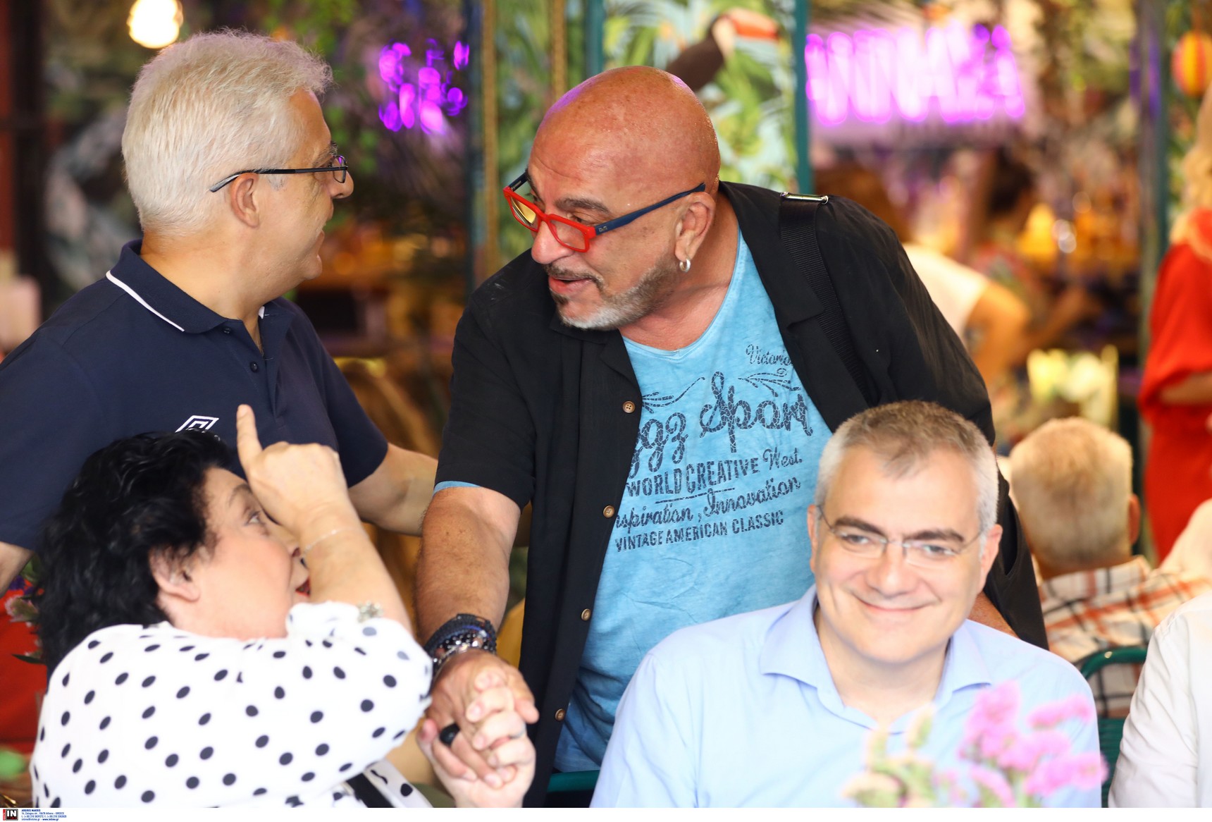 Στιγμές χαλάρωσης με υποψήφιους ευρωβουλευτές, στελέχη του ΚΚΕ, φίλους και συνεργάτες