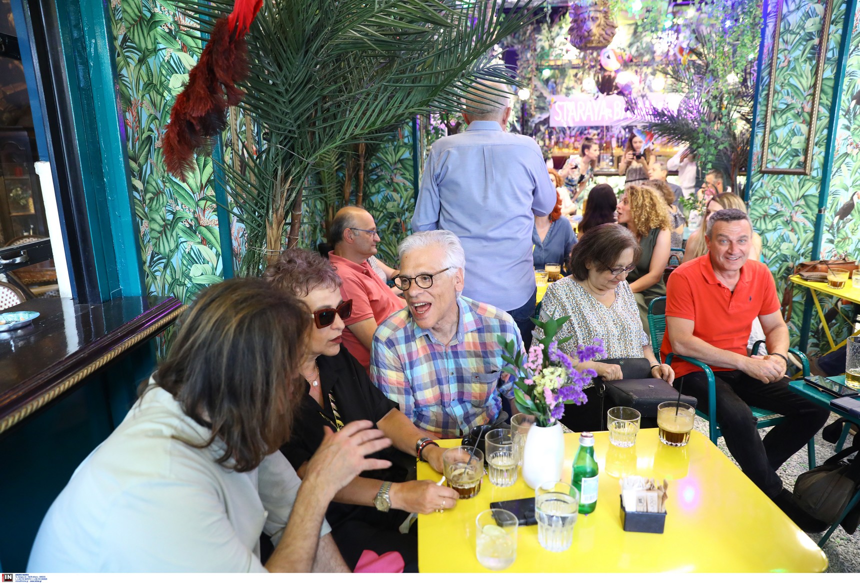 Στιγμές χαλάρωσης με υποψήφιους ευρωβουλευτές, στελέχη του ΚΚΕ, φίλους και συνεργάτες