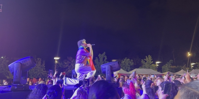 Ο Κωστής Μαραβέγιας στη σκηνή του Thessaloniki europride 2024