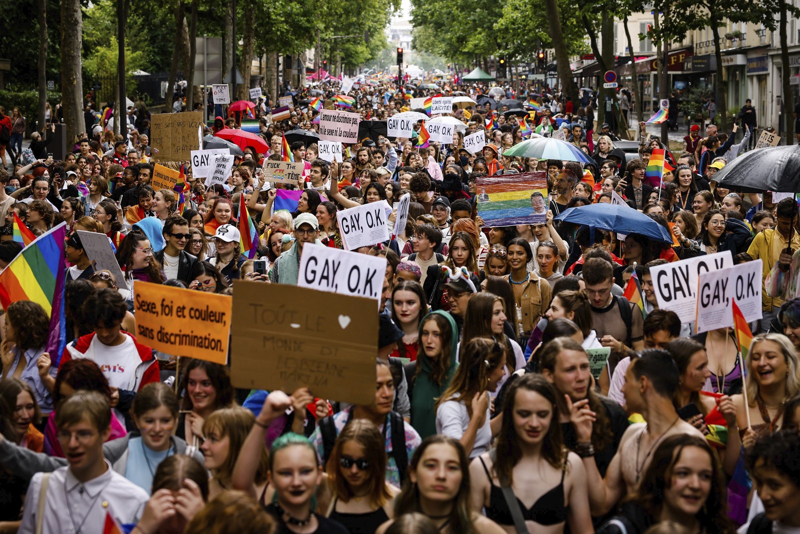 Χιλιάδες κόσμου στο Paris Pride στη Γαλλία