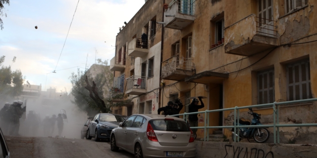 Ένταση και συλλήψεις στα Προσφυγικά