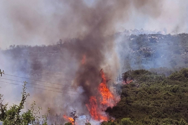 Τρεις συλλήψεις για πυρκαγιές σε Νέα Σμύρνη, Σύρο και Δράμα
