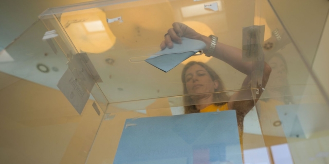 Σερβία: Νέες παρατυπίες καταγγέλλει η αντιπολίτευση στις δημοτικές εκλογές