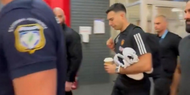 Ολυμπιακός – Παναθηναϊκός AKTOR: Φραστική επίθεση με βρισιές κατά την είσοδο της αποστολής των πρασίνων στο ΣΕΦ