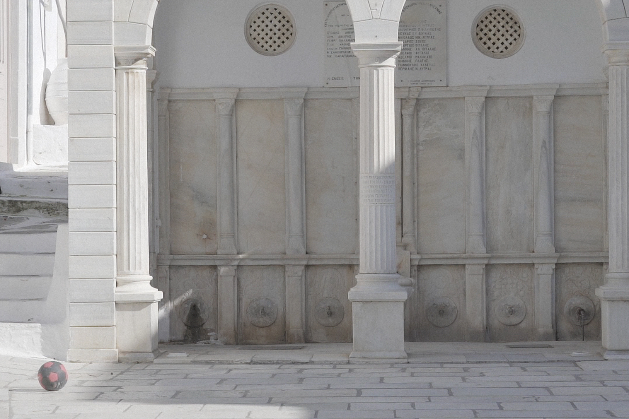 στην Πλατεία του χωριού Πύργος