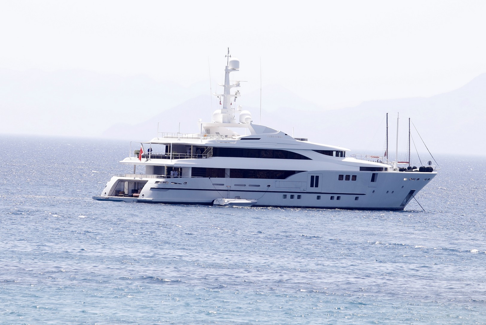 Το σκάφος που φέρεται να εμπλέκεται στη φωτιά στην Ύδρα