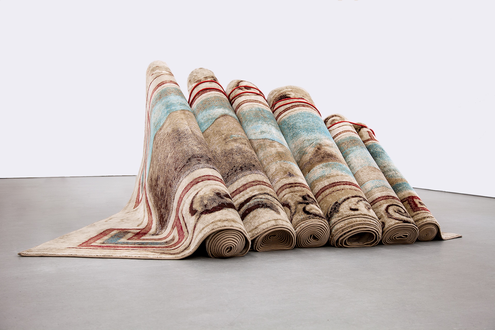 Hera Büyüktaşcıyan Destroy your house, Build up a boat, Save life, 2015 Μοκέτα, σκοινί, ξύλο Φωτογραφία: Miriam O’Connor /Eva International Biennale  Ευγενική παραχώρηση της καλλιτέχνιδας και της γκαλερί Green Art