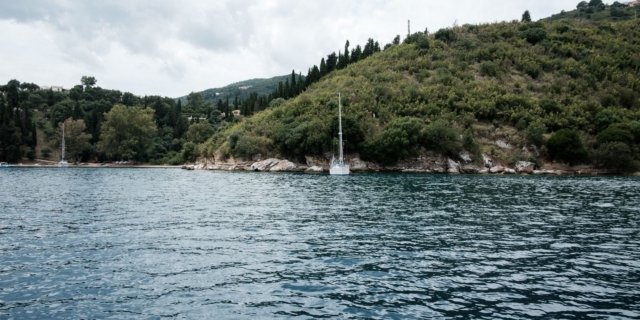 Ιστιοφόρο σκάφος στο Ιόνιο πέλαγος