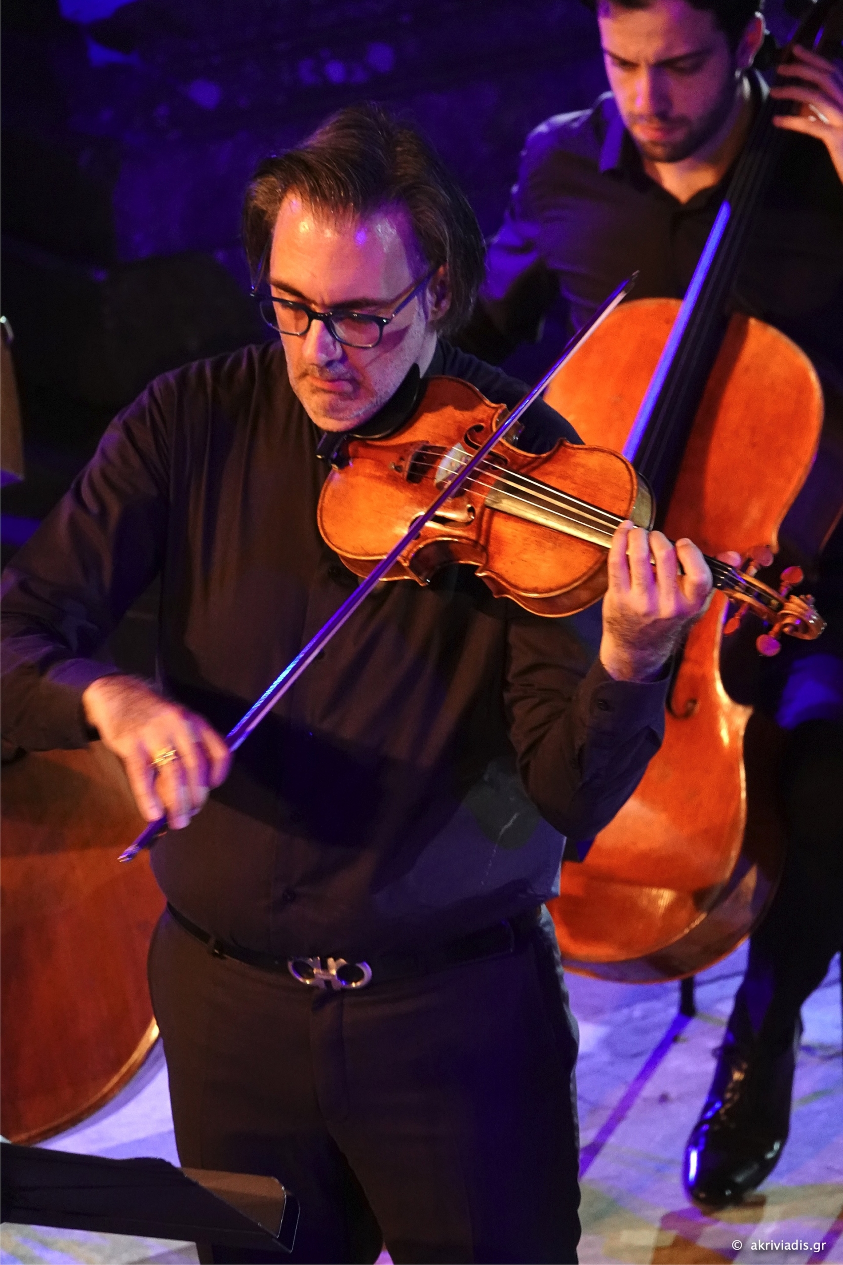 Λεωνίδας Καβάκος – Apollωn Ensemble. Τα Κοντσέρτα για βιολί του Μπαχ. Μία συναυλία στη μνήμη του αρχαιολόγου Πέτρου Θέμελη. Αρχαίο Θέατρο Μεσσήνης, 11/07/2024