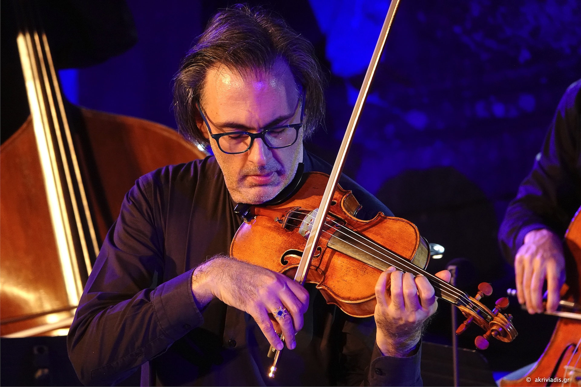 Λεωνίδας Καβάκος – Apollωn Ensemble. Τα Κοντσέρτα για βιολί του Μπαχ. Μία συναυλία στη μνήμη του αρχαιολόγου Πέτρου Θέμελη. Αρχαίο Θέατρο Μεσσήνης, 11/07/2024