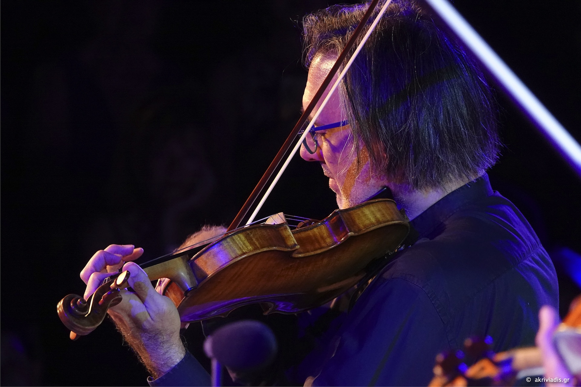 Λεωνίδας Καβάκος – Apollωn Ensemble. Τα Κοντσέρτα για βιολί του Μπαχ. Μία συναυλία στη μνήμη του αρχαιολόγου Πέτρου Θέμελη. Αρχαίο Θέατρο Μεσσήνης, 11/07/2024