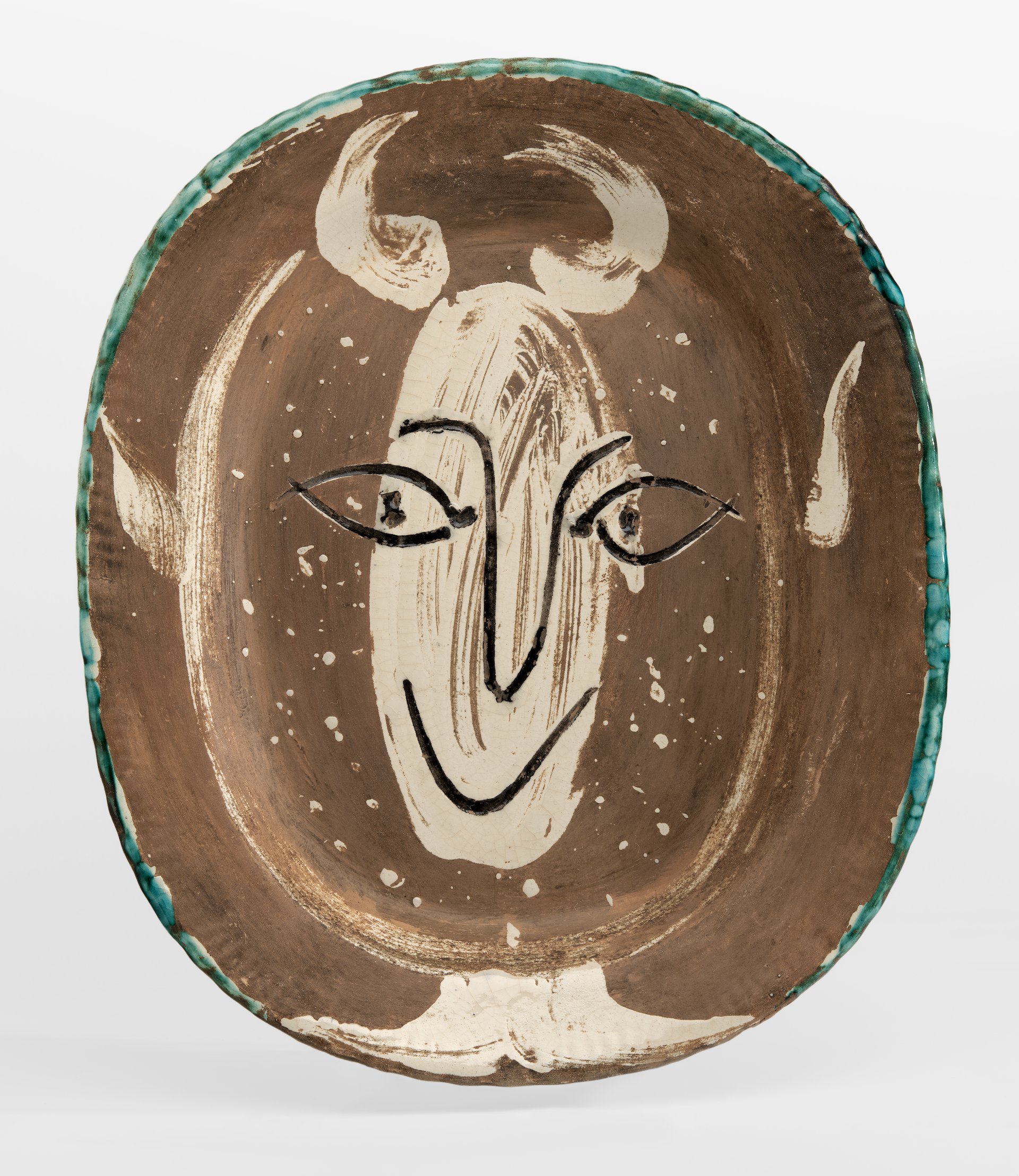 Pablo Picasso Κεφάλι φαύνου 12 Μαρτίου 1948 Πιάτο από πηλό earthenware με διακοσμητικό επίχρισμα και οξείδια στην εφυάλωση 38,5 x 32,5 x 3,8 εκ.