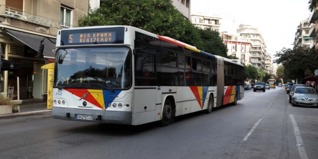 Θεσσαλονίκη:  45χρονος λογομάχησε με οδηγό αστικού λεωφορείου και έσπασε το τζάμι του
