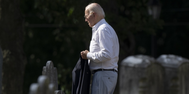 Τζο Μπάιντεν: Οι τακτικές επισκέψεις ειδικού στη νόσο του Πάρκινσον που εντείνουν την ανησυχία