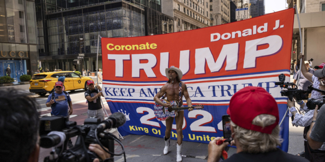 Γράμμα από τη Νέα Υόρκη: Στο μετρό την ώρα που πυροβόλησαν τον Τραμπ