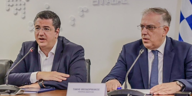 Ο Τάκης Θεοδωρικάκος και ο Απόστολος Τζιτζικώστας