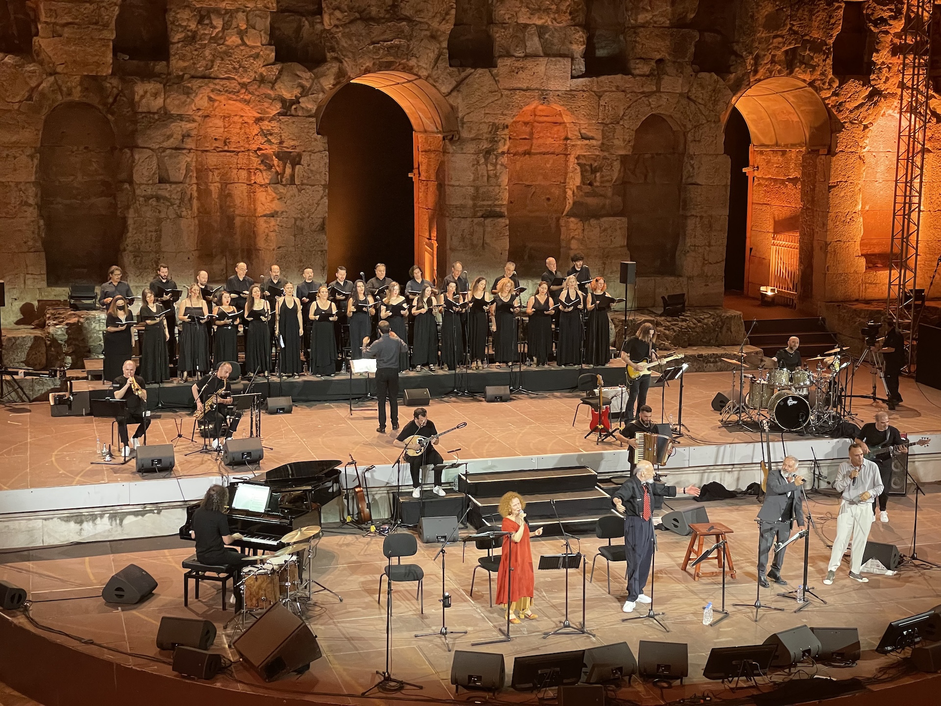 Συναυλία για τη Μεταπολίτευση στο Ηρώδειο με τον Διονύση Σαββόπουλο