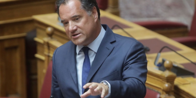 Ο Άδωνις Γεωργιάδης στην Βουλή απαντώντας σε ερωτήσεις για τα δημόσια νοσοκομεία