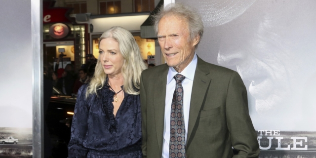 Κλιντ Ίστγουντ: Πέθανε η 61χρονη σύντροφός του – “Θα μου λείψει πολύ”