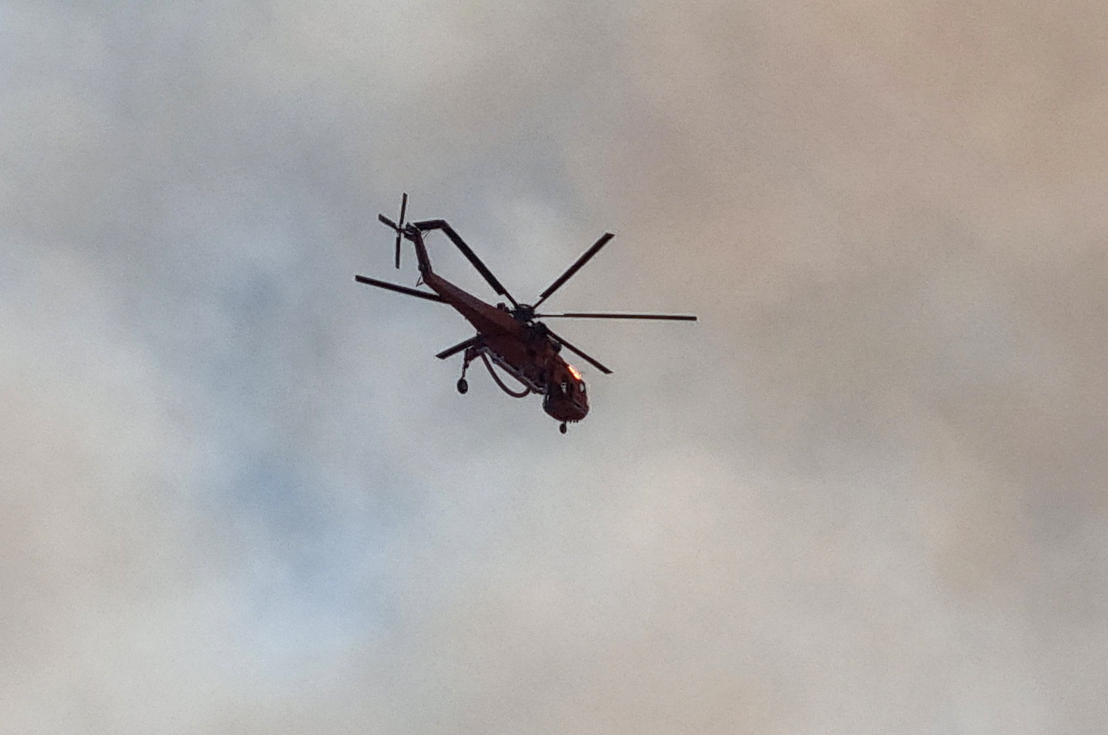 Εναέρια μέσα για την κατάσβεση της φωτιάς στην Εύβοια