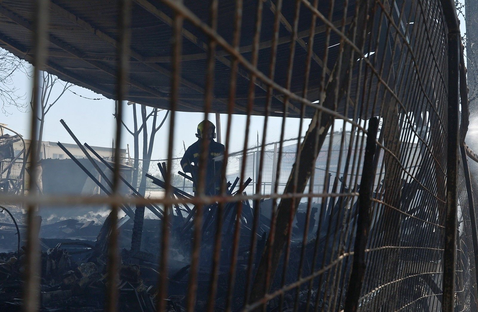 Φωτιά σε αποθήκη στο Βοτανικό