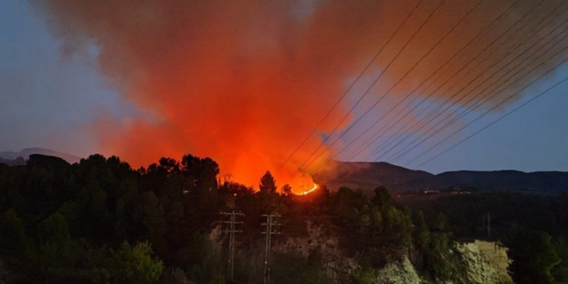 Ισπανία: Τεράστια πυρκαγιά μαίνεται σε δασική περιοχή