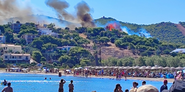 Χωρίς ενεργό μέτωπο η πυρκαγιά στην Κάτω Ποσειδωνία Λαυρίου