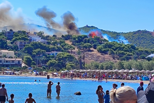Χωρίς ενεργό μέτωπο η πυρκαγιά στην Κάτω Ποσειδωνία Λαυρίου