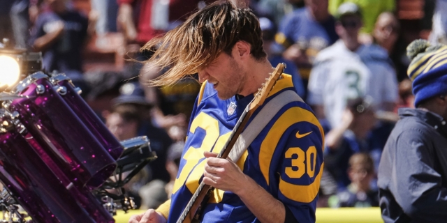 Πρώην κιθαρίστας των Red Hot Chili Peppers φέρεται να παρέσυρε και να σκότωσε πεζό