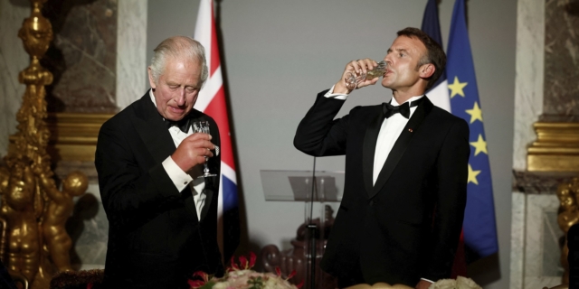Δείπνο Μακρόν - Βασιλιά Κάρολου στις Βερσαλλίες