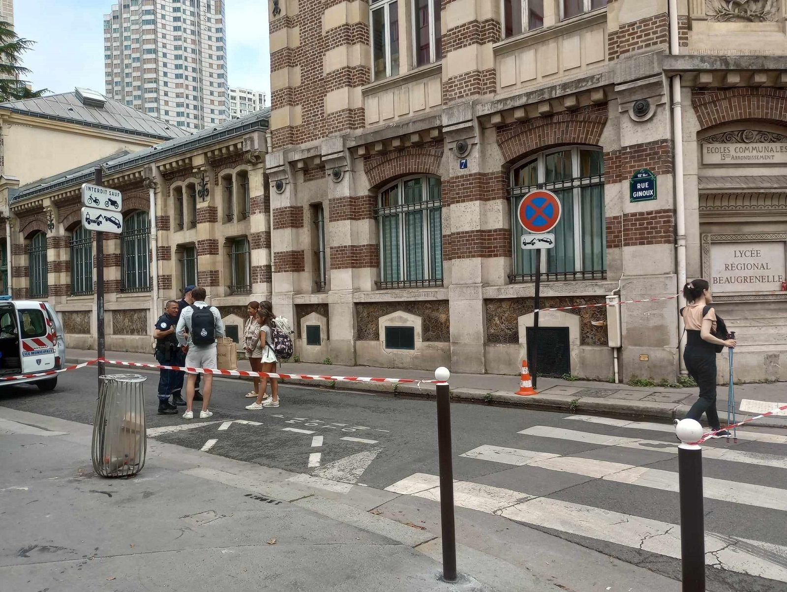 Διαρκείς έλεγχοι σε πολίτες του Παρίσιου